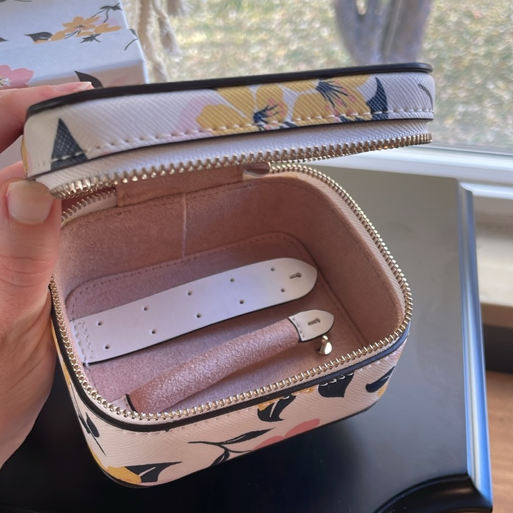Kate Spade jewelry organizer - Picture 2 of 4